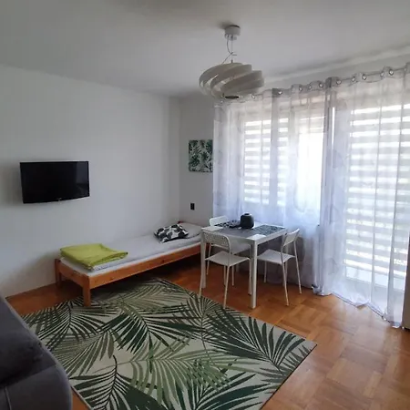 Pod Papiernia 팜스테이 Leki (Oswiecim)